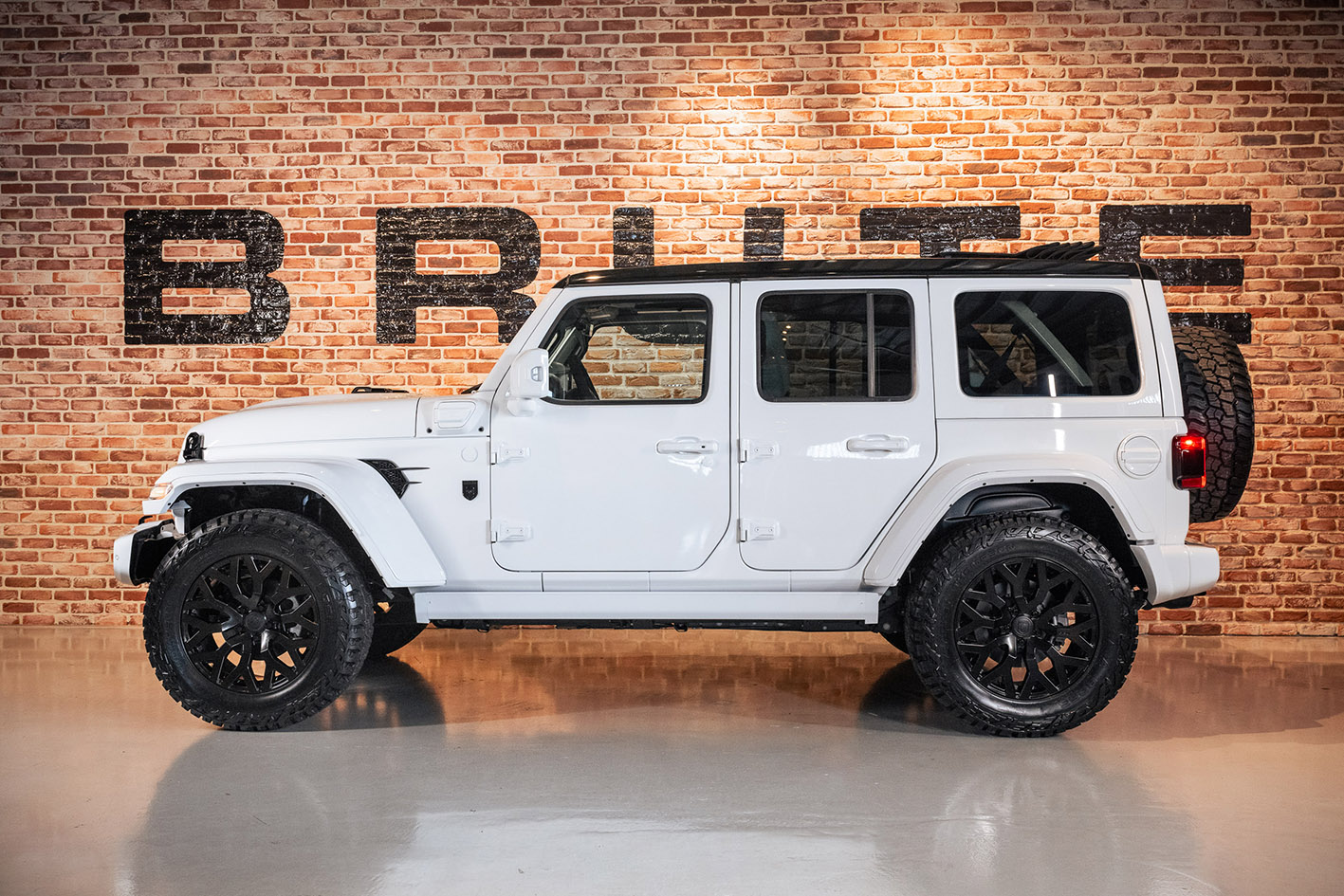 Ibiza White | Light blue diamond