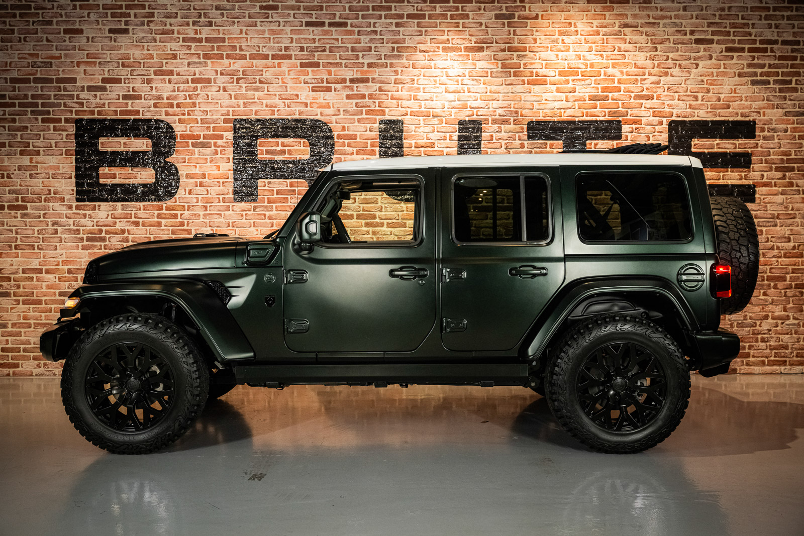 Benedict Green Satin matt | Black Alcantara diamond